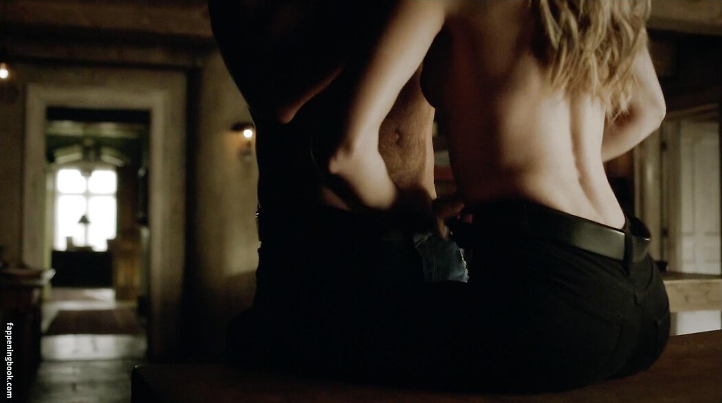 Laura Vandervoort Nude
