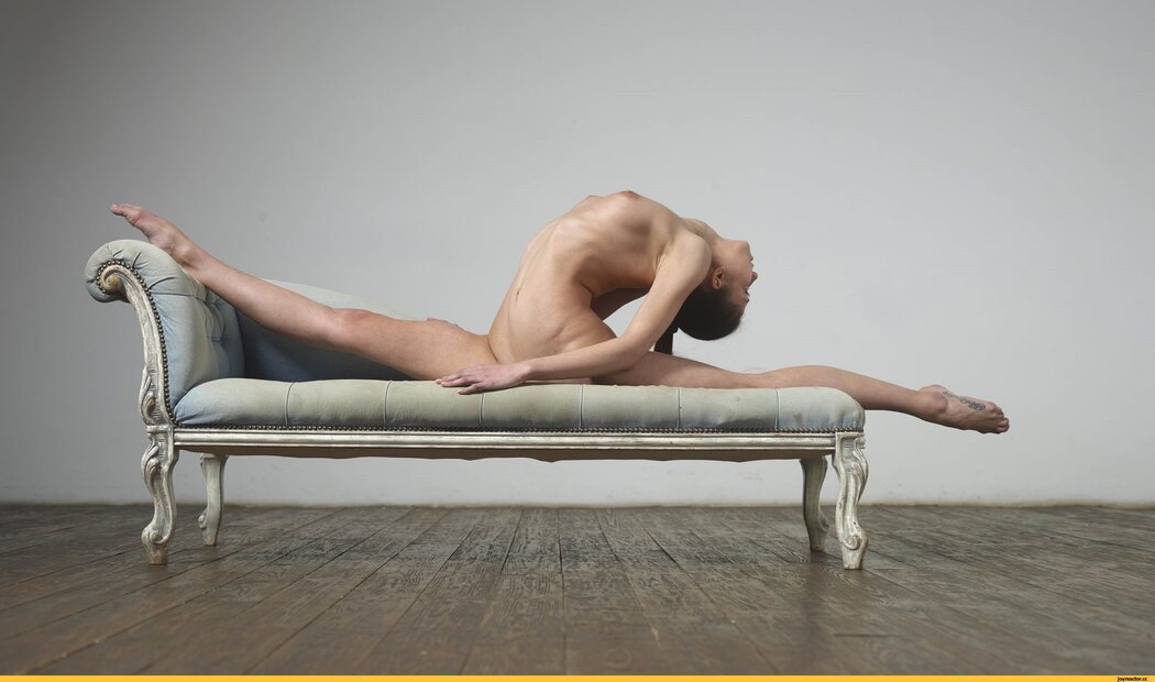 Nude Contortionist