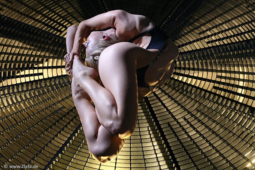 Nude Contortionist