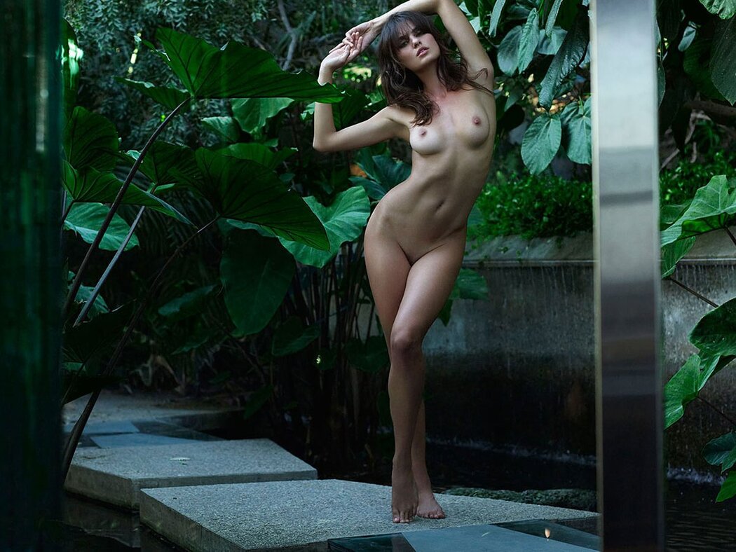 Catrinel Menghia Nude