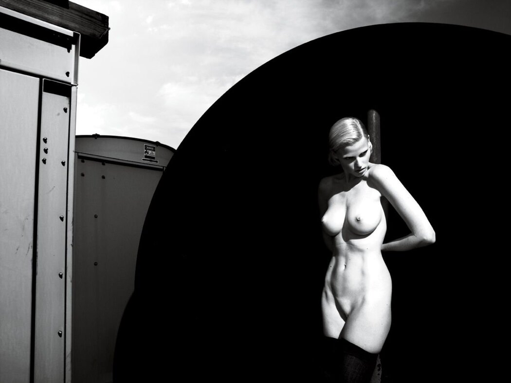 Lara Stone Nude