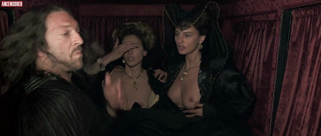 Catrinel Marlon Nude