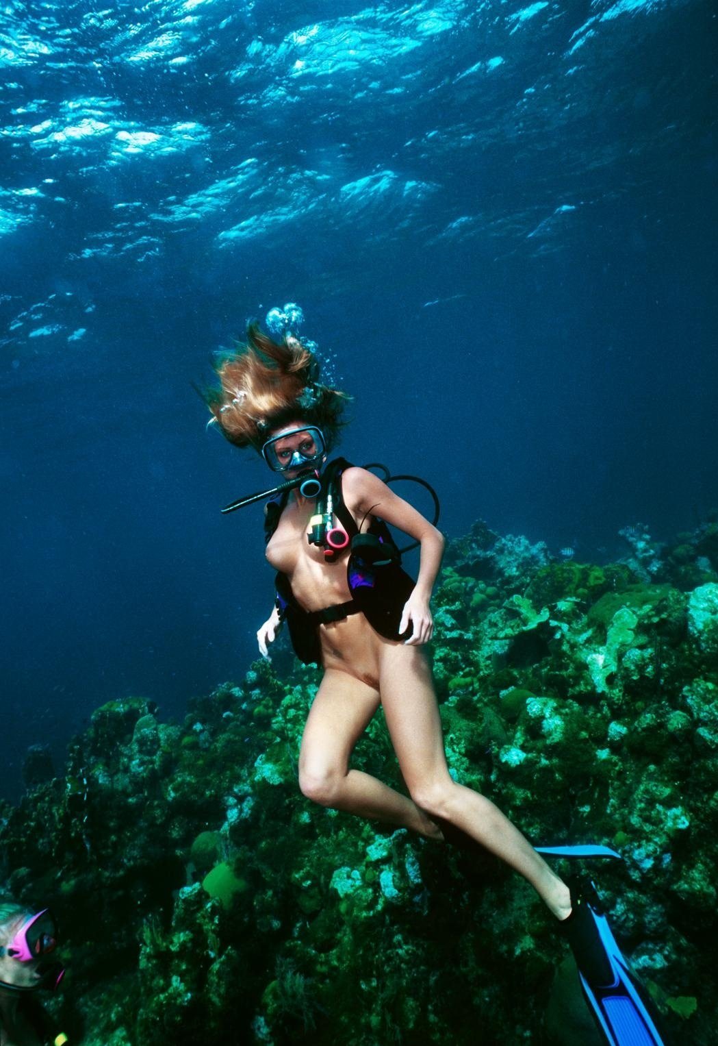 Nude Girls Diving