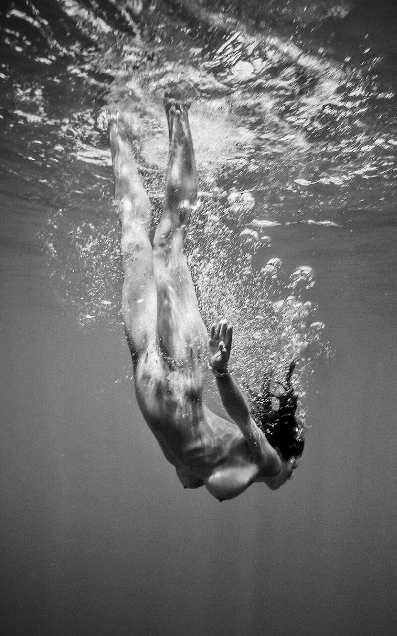 Nude Girls Diving