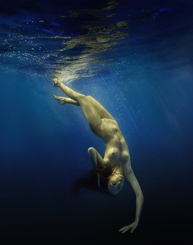 Nude Girls Diving