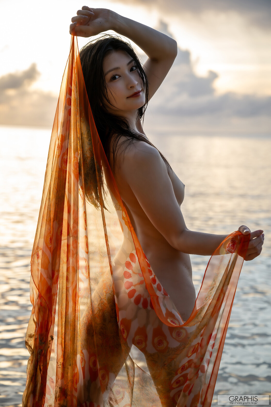 Suzu Honjo 本庄鈴, Graphis Gals 「Devine」 Vol.02