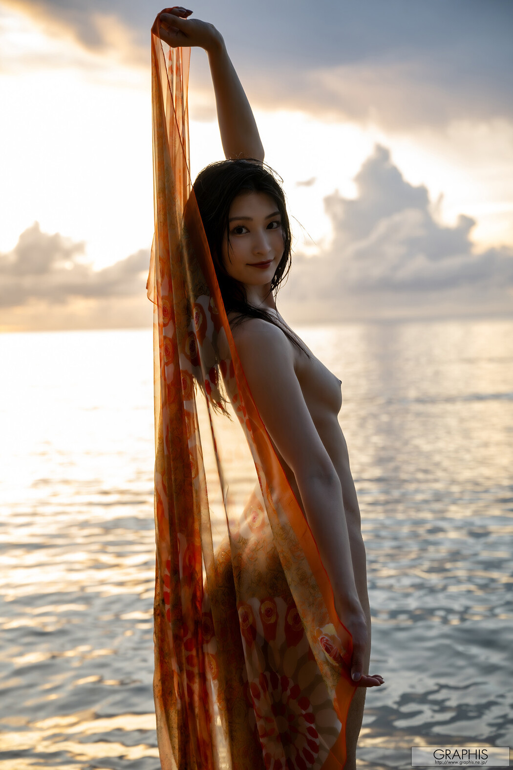 Suzu Honjo 本庄鈴, Graphis Gals 「Devine」 Vol.02