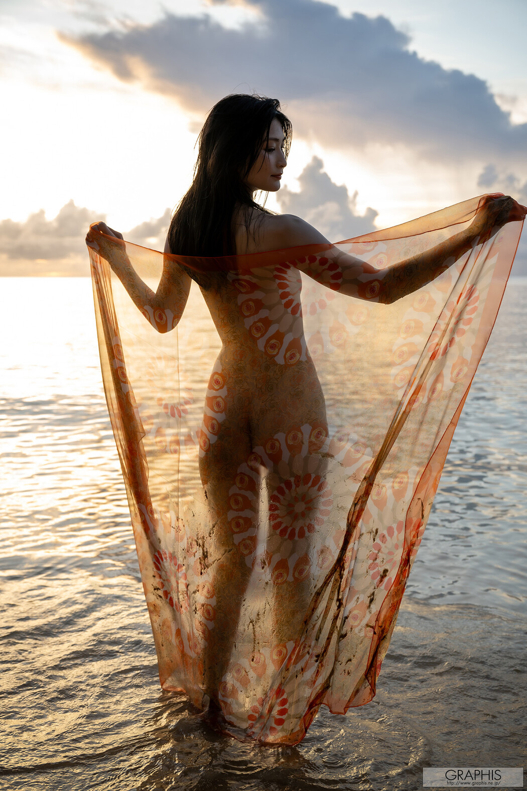 Suzu Honjo 本庄鈴, Graphis Gals 「Devine」 Vol.02