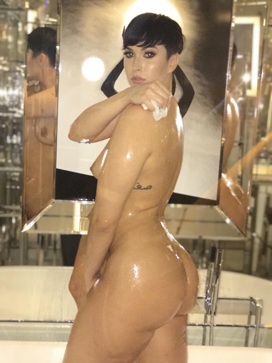 Zahra Elise Nude