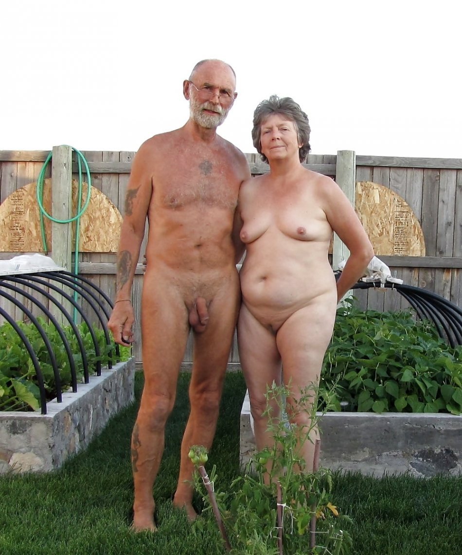 Old Nude Coupeles