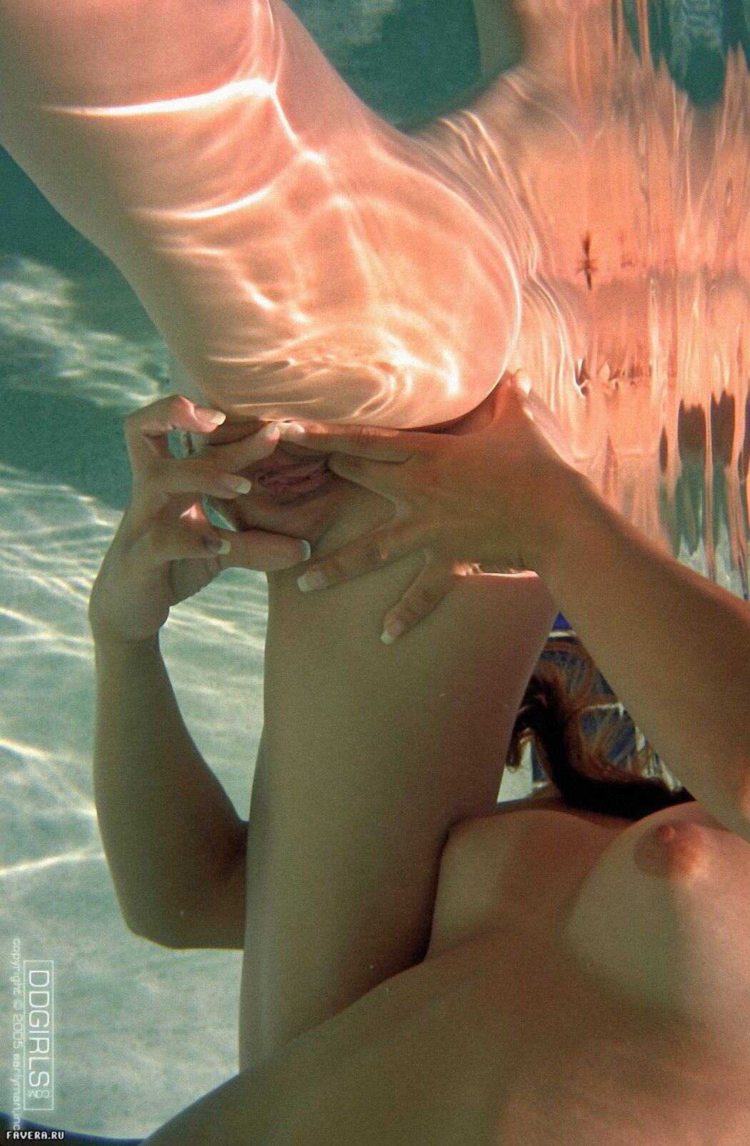 Nude Women Underwater