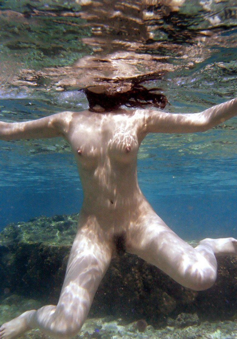 Nude Women Underwater