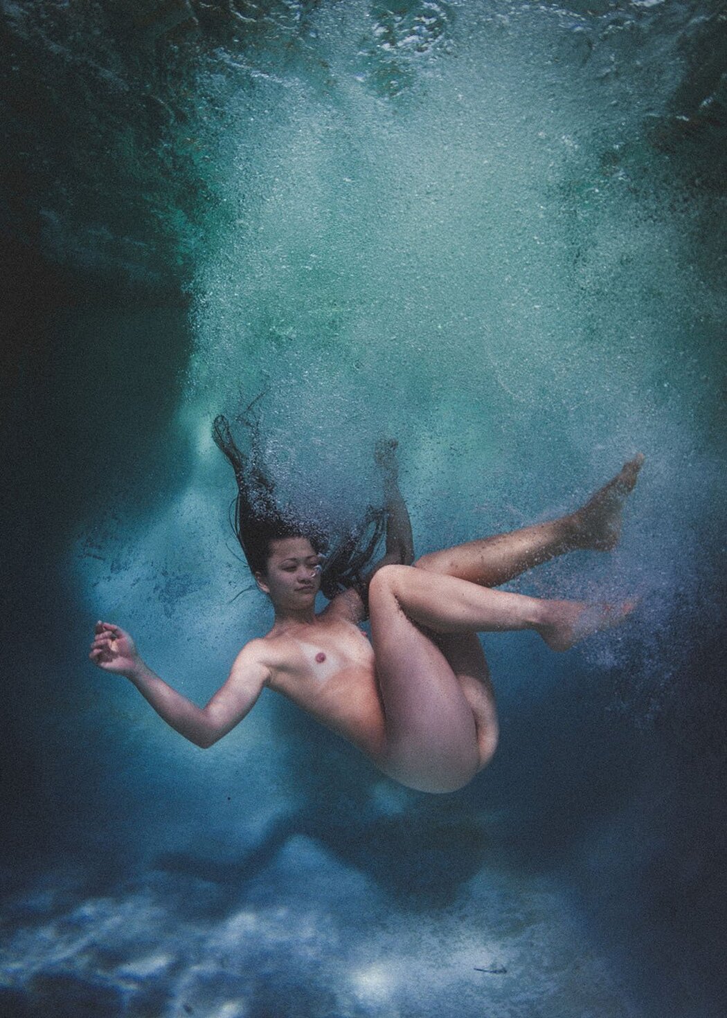 Nude Women Underwater