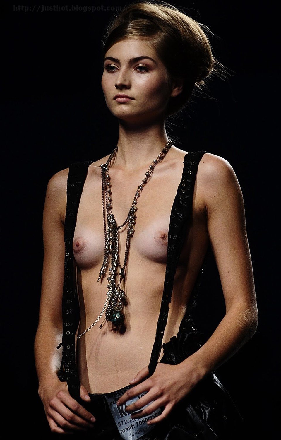 Nude Girls Fashion Show