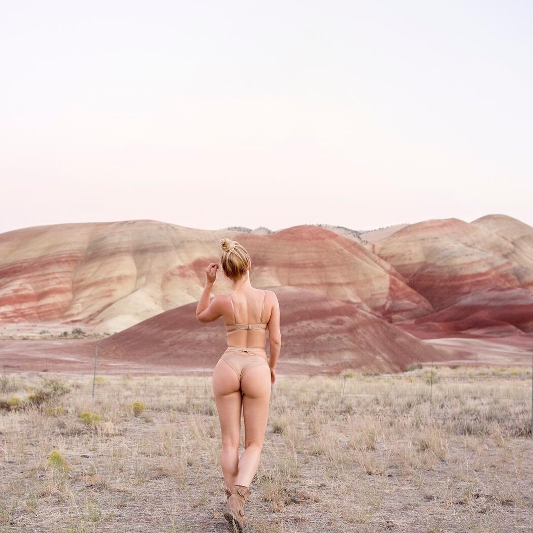 Nude Model Travel