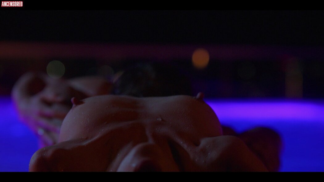 Sarah Shahi Nude Pics