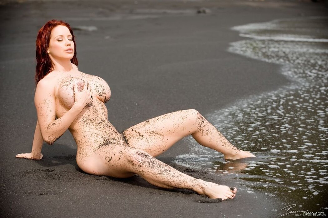 Bianca Beauchamp Nudecollet