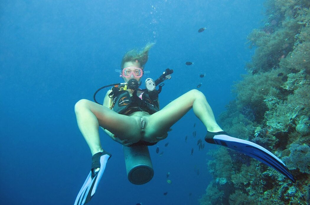 Nude Girl Diving