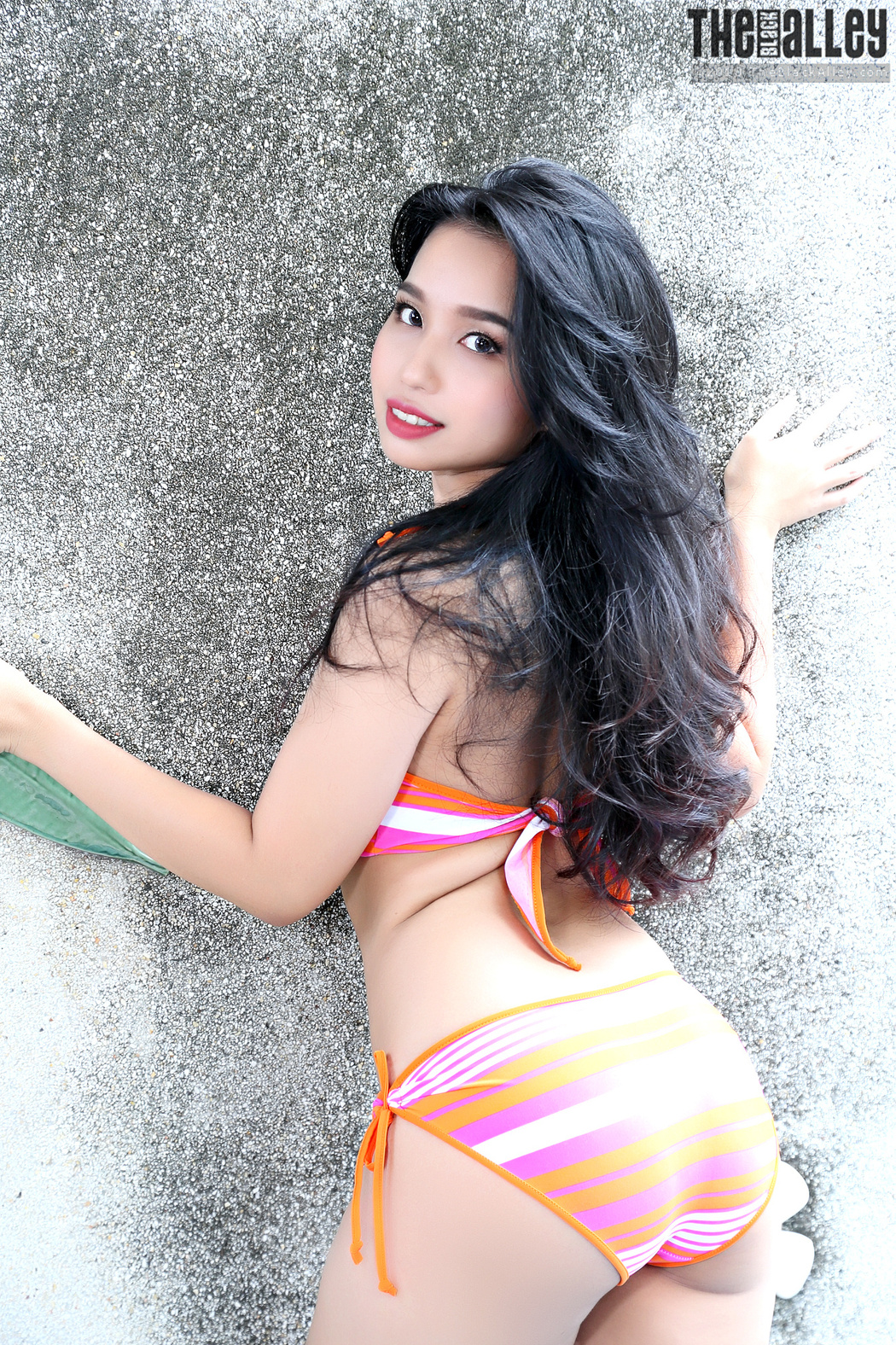 Norah The Black Alley Photobook Set.02