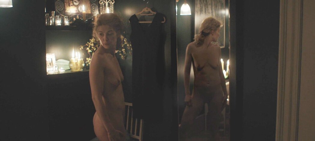 Rosamund Pike Nude