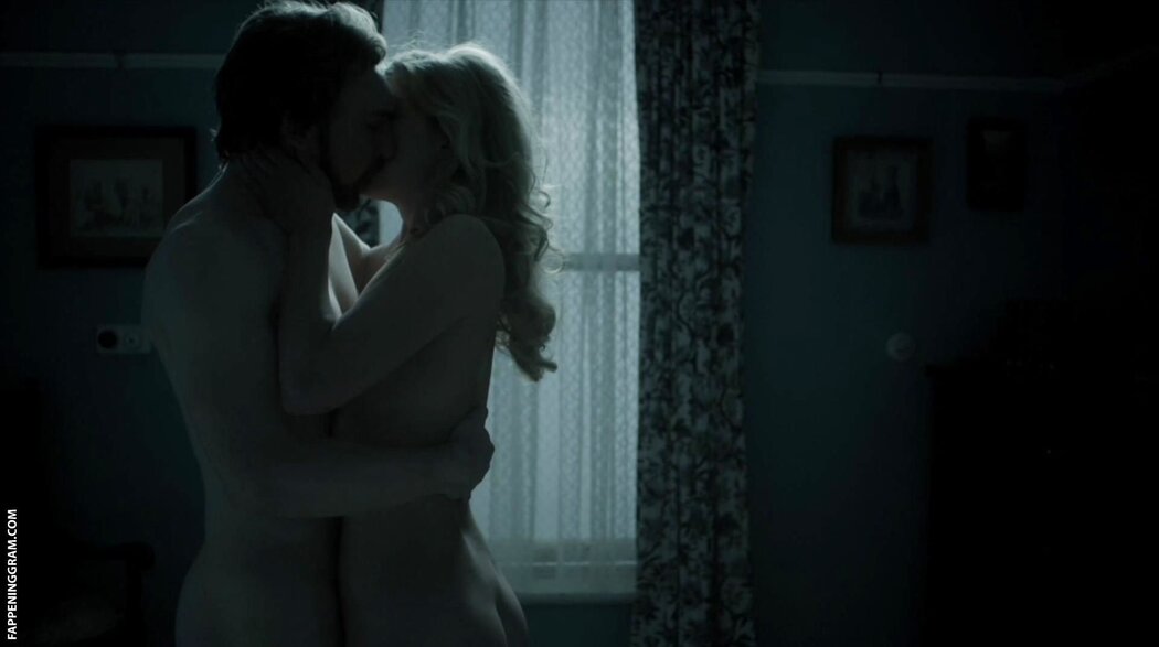 Rosamund Pike Nude