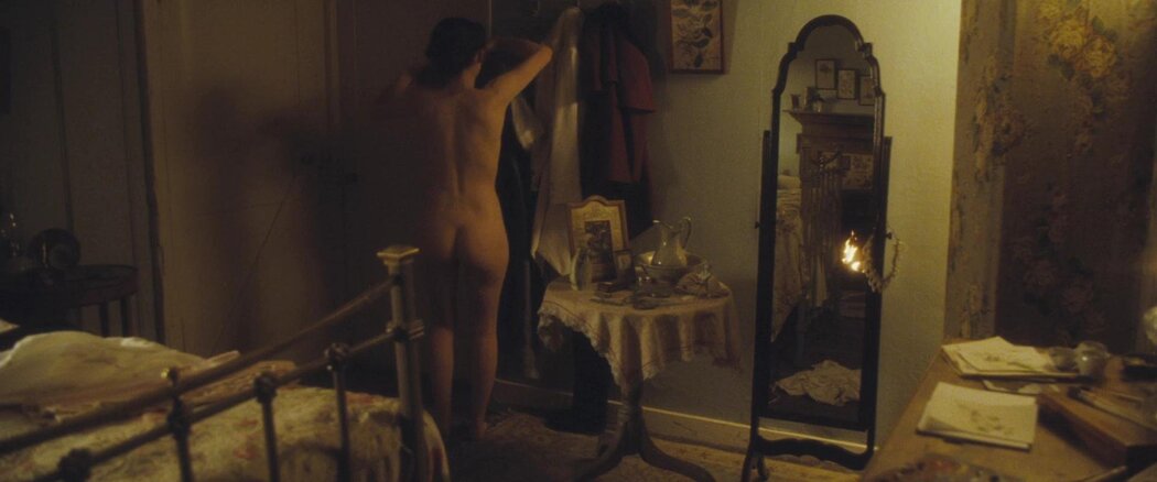 Emily Browning Nude