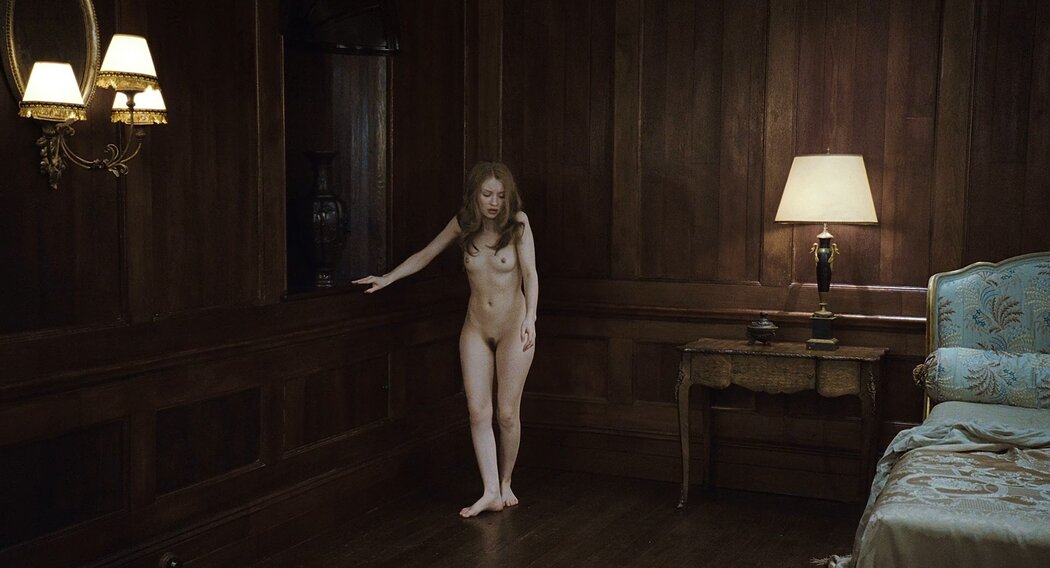Emily Browning Nude
