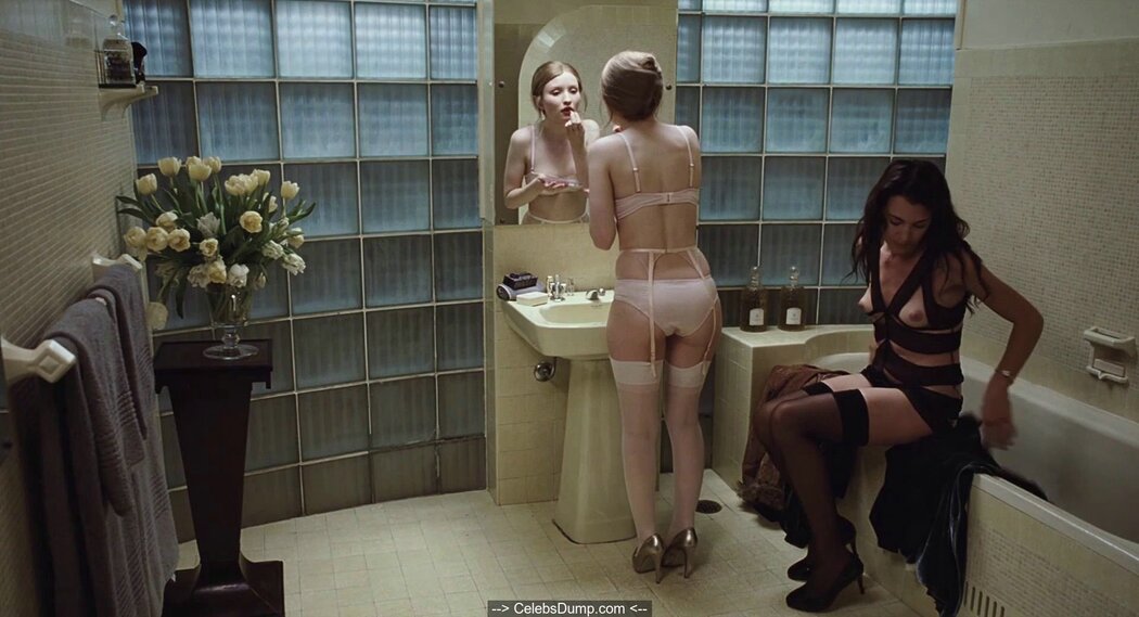 Emily Browning Nude