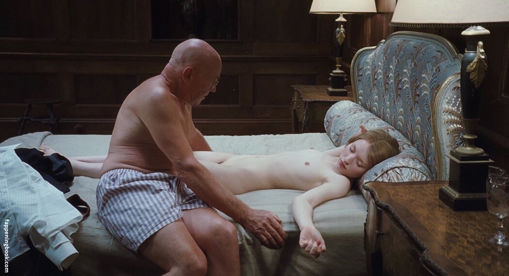 Emily Browning Nude