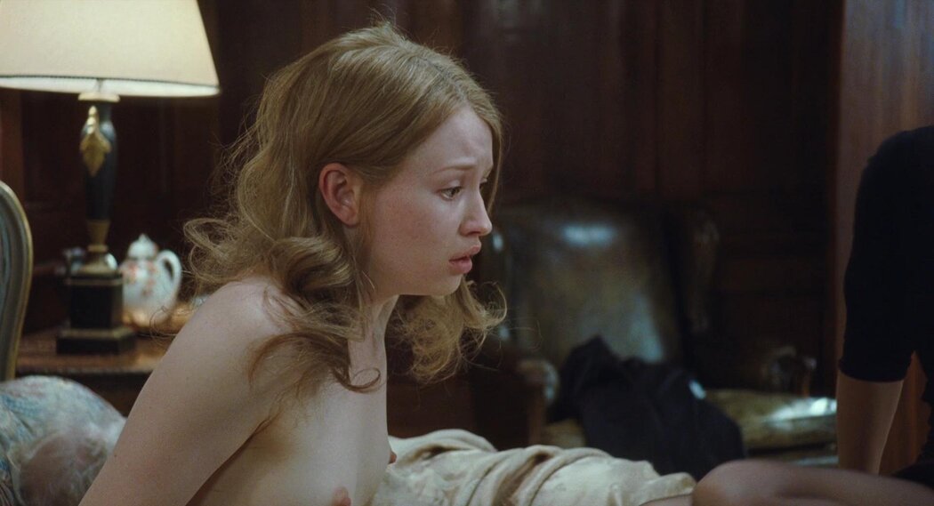 Emily Browning Nude