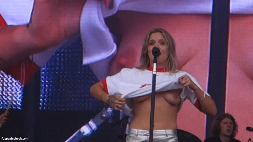 TOVE LO Nude