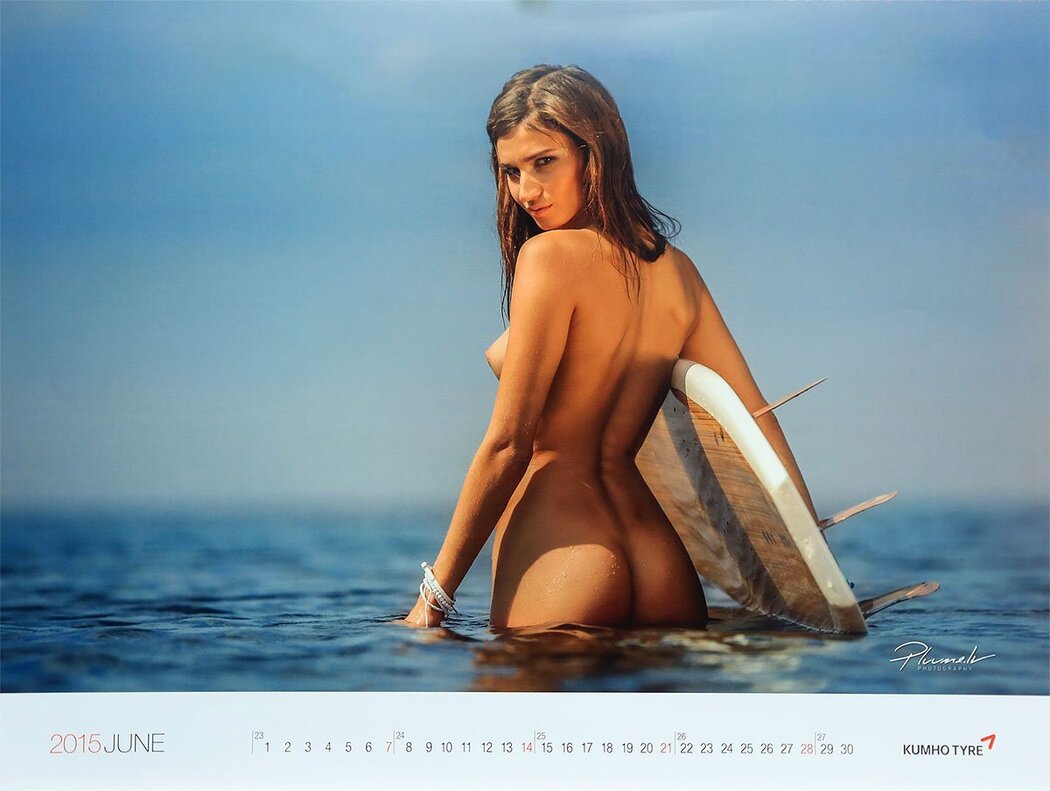 Surfer Nude
