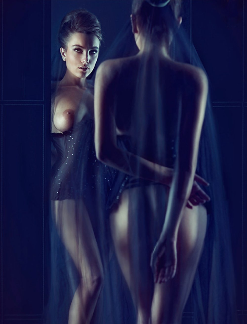 Naked Girl In Mirror