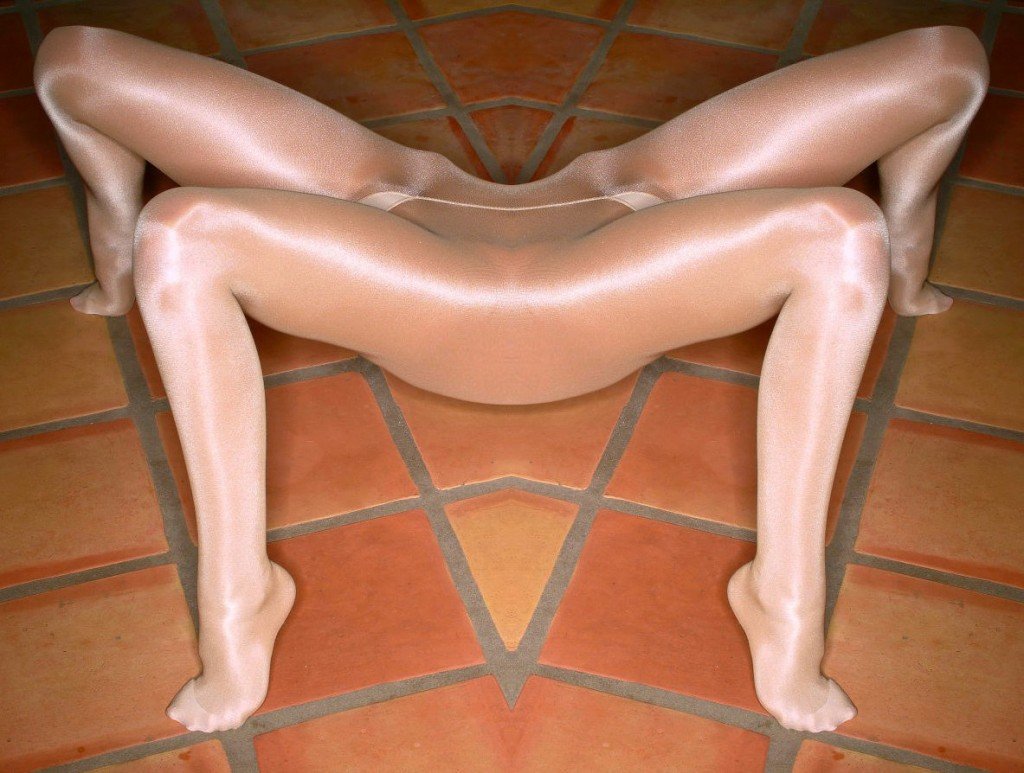 Women In Shiny Tights