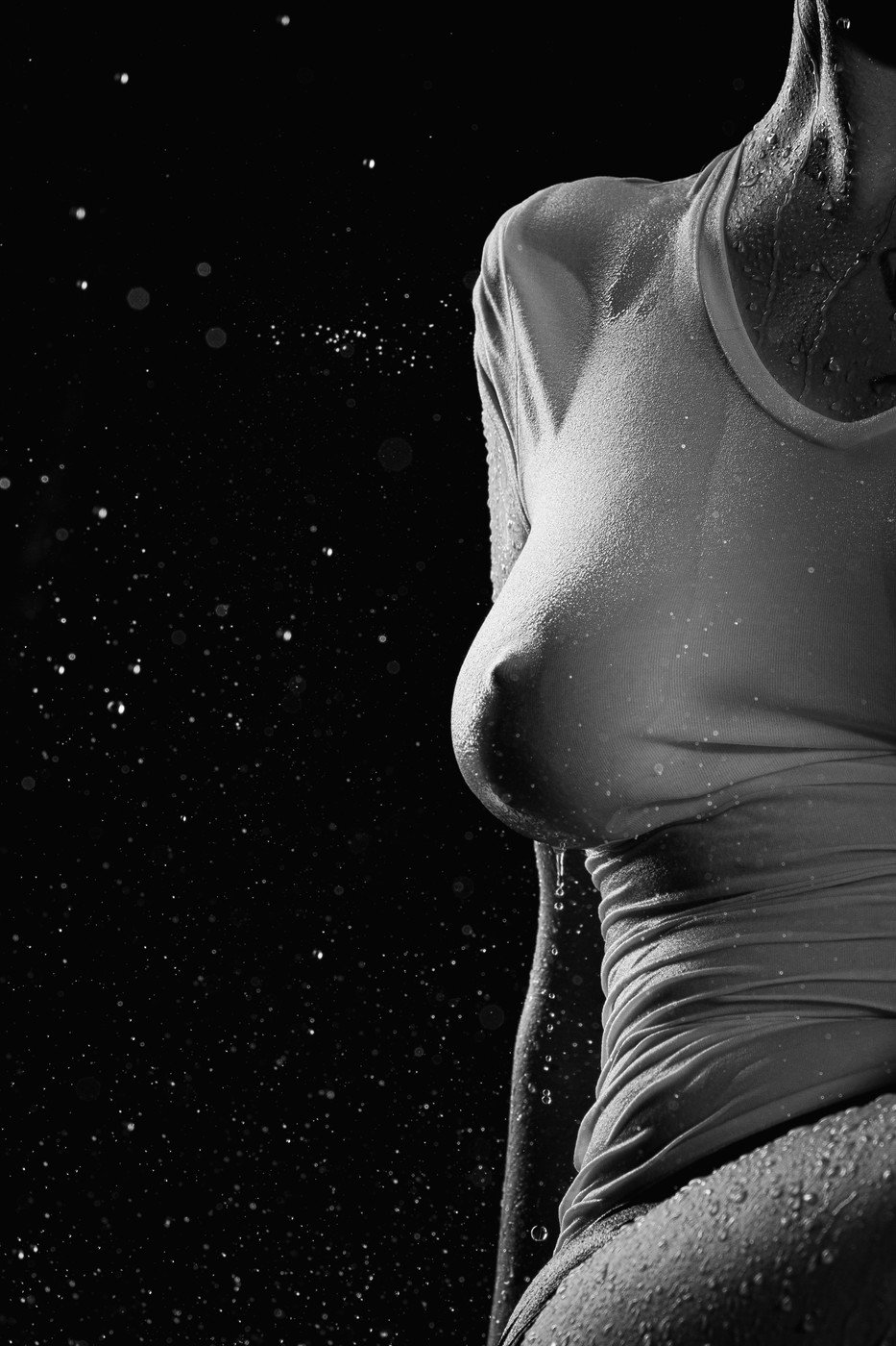 TITS UNDER HER SHIRT