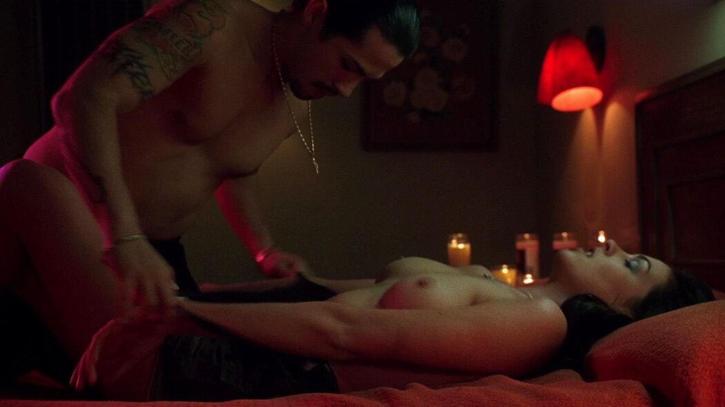 Anne Hathaway Naked