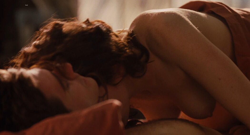 Anne Hathaway Naked