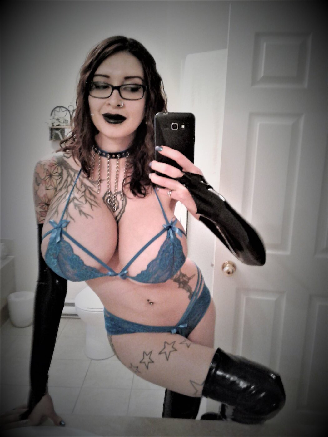 Ariane Saint Amour Nude