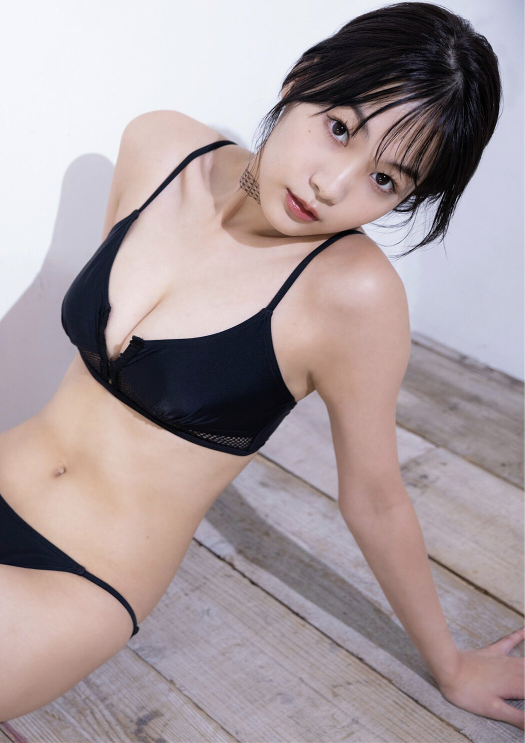 Haruna Yoshizawa 吉澤遥奈, BRODYデジタル写真集 『Light and Shadow』 Set.01