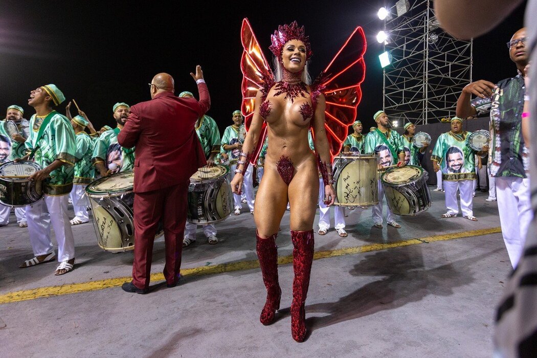 NAKED CARNAVAL