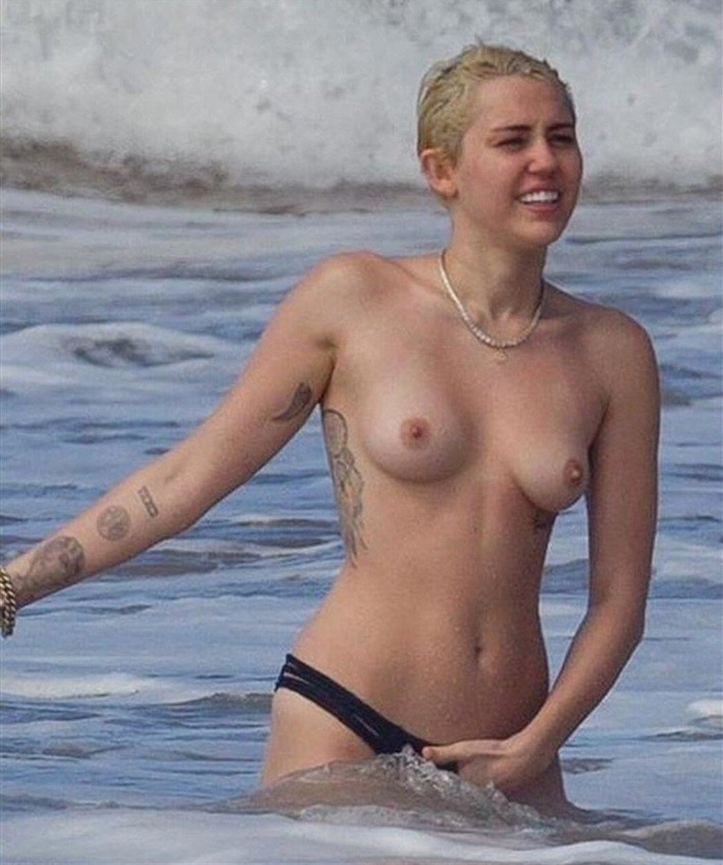 NAKED CEELB PICSS