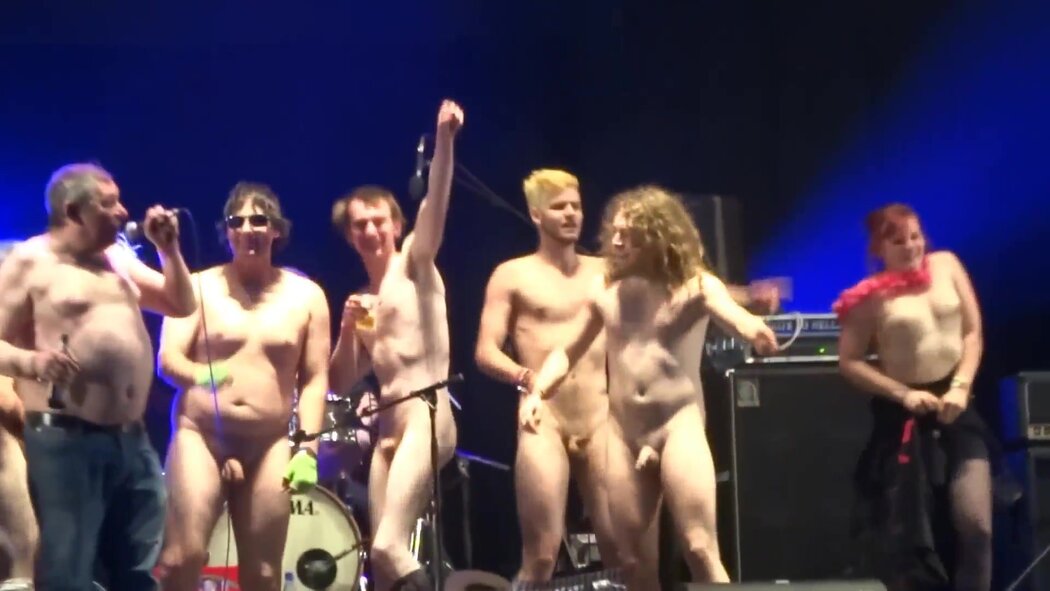 Naked On Stage Nos
