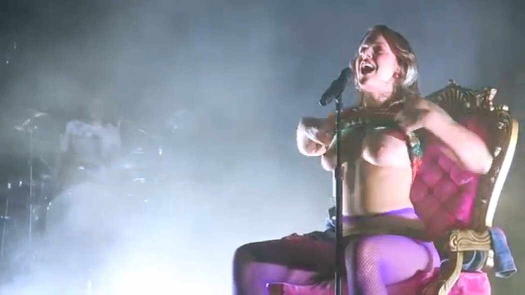 TOVE LO NAKED