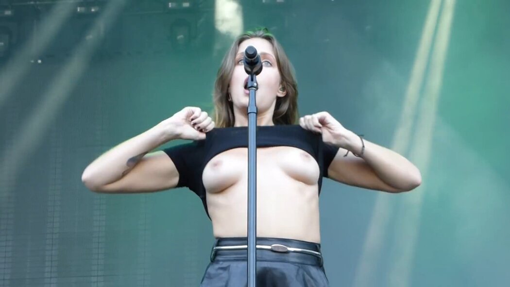 TOVE LO NAKED