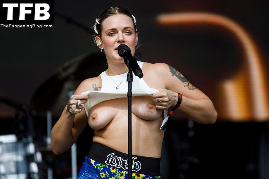 TOVE LO NAKED Cover Photo