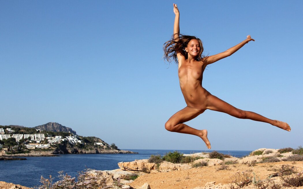 Naked Girl Jumps