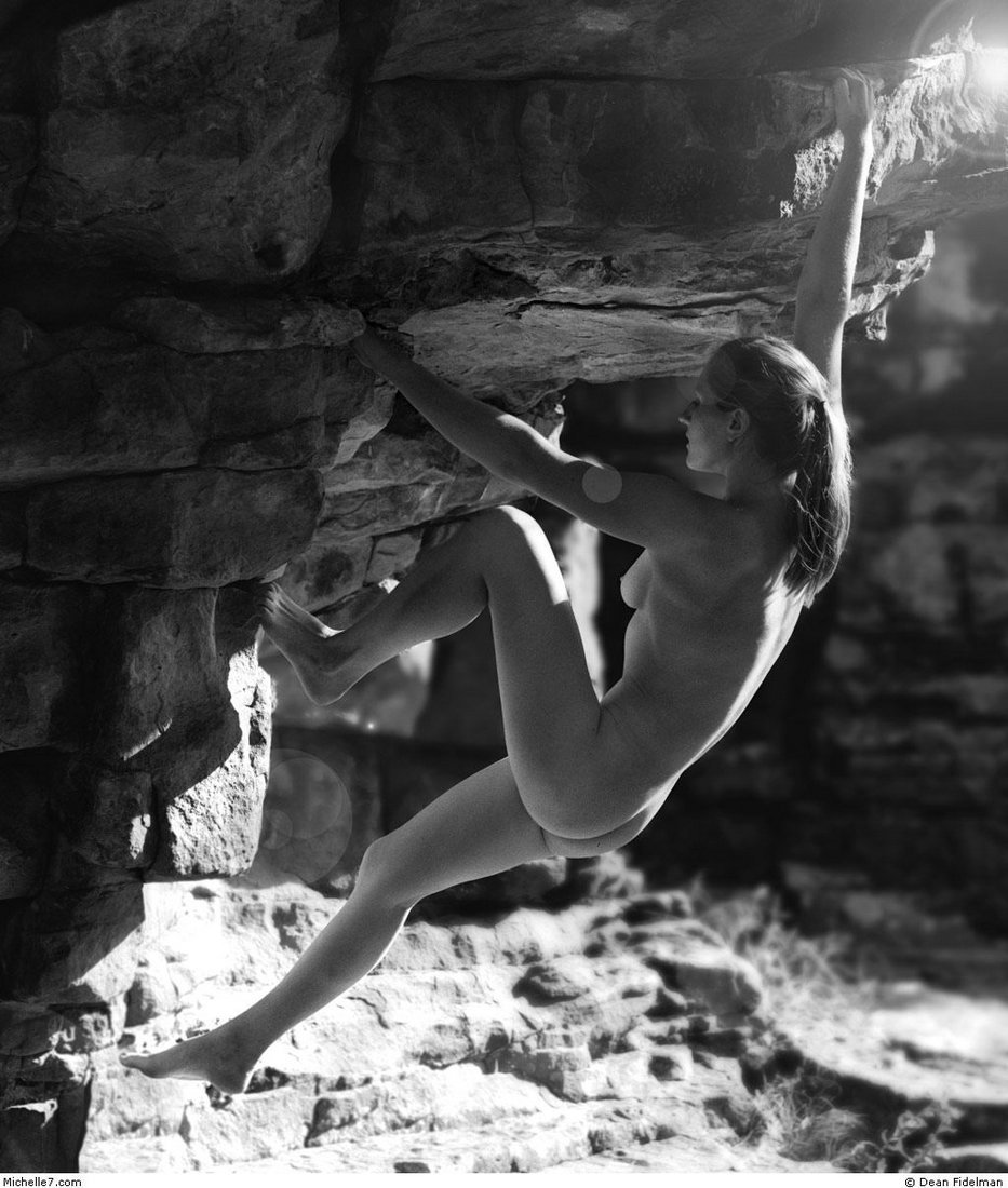 NAKED CLIMBING