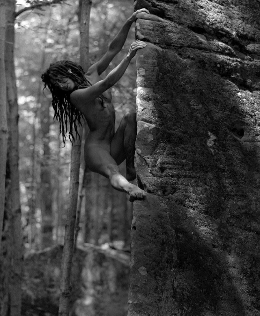 NAKED CLIMBING