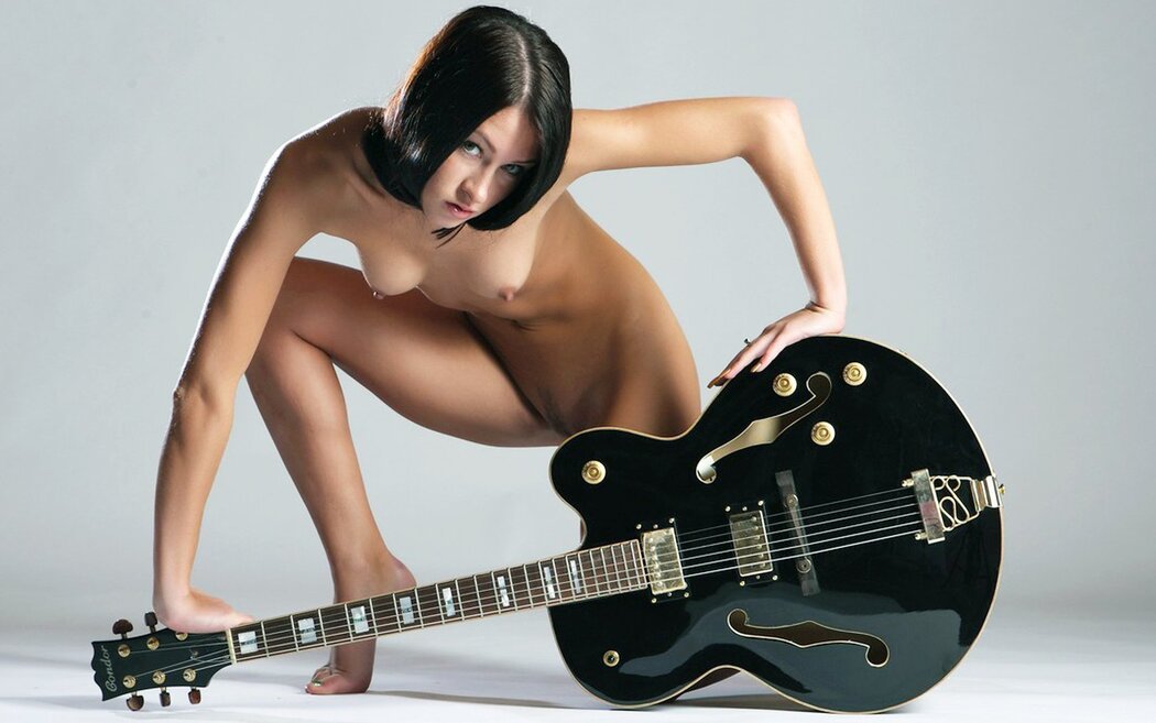 Nude Guitar Playing