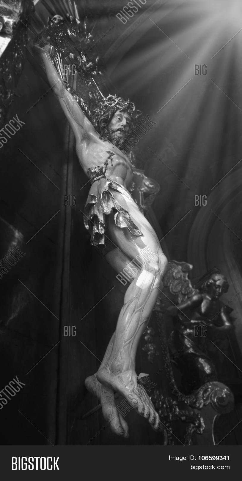 NAKED CRUCIFied GIRLS